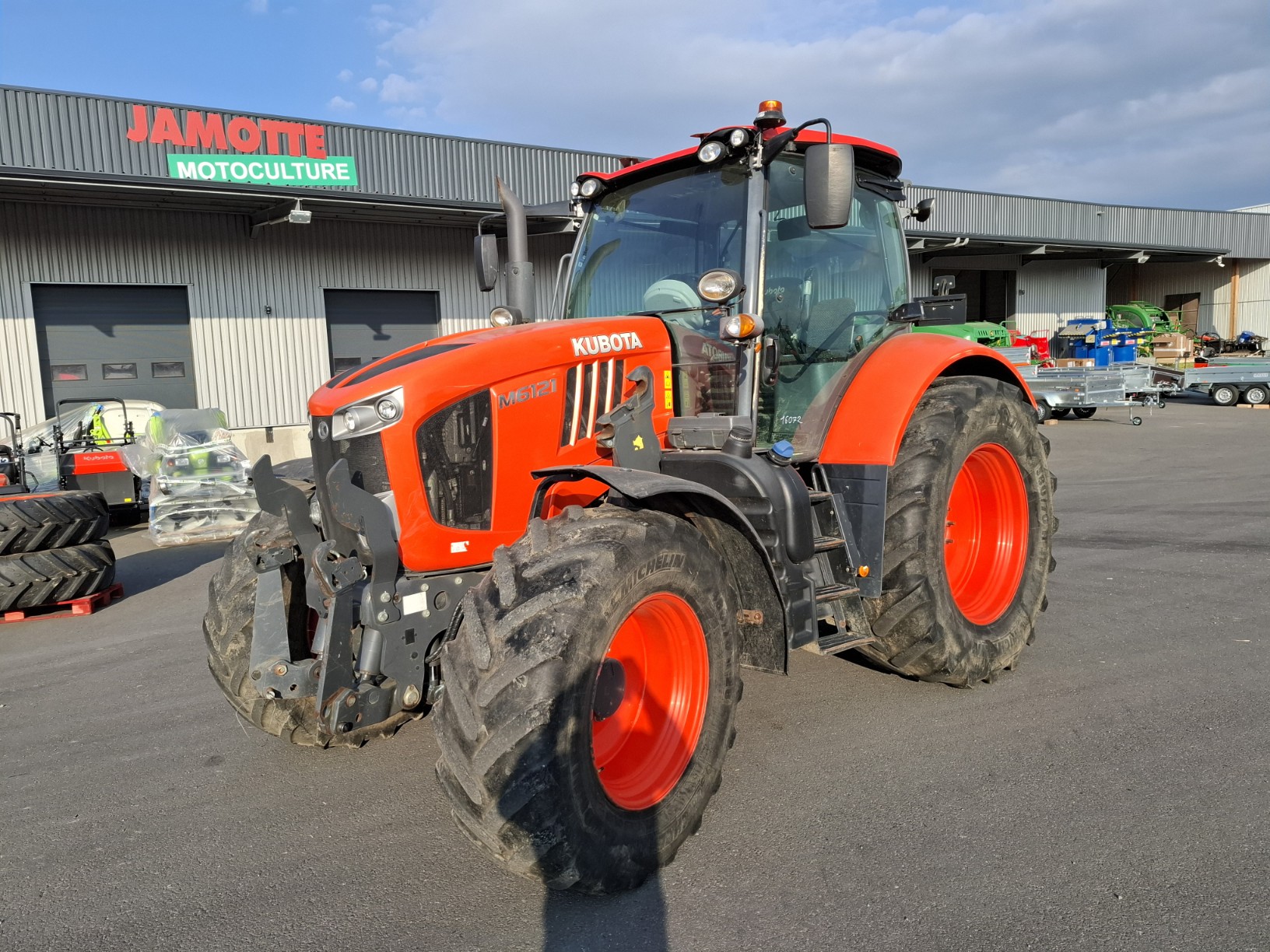 Kubota M 6121 – Image 3
