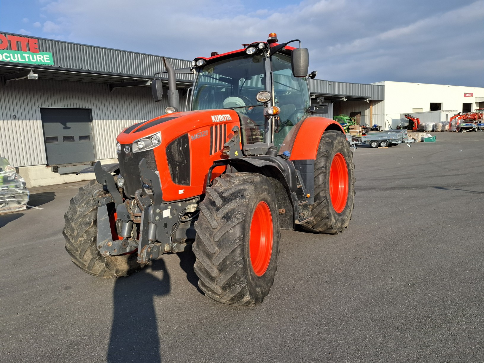 Kubota M 6121 – Image 4