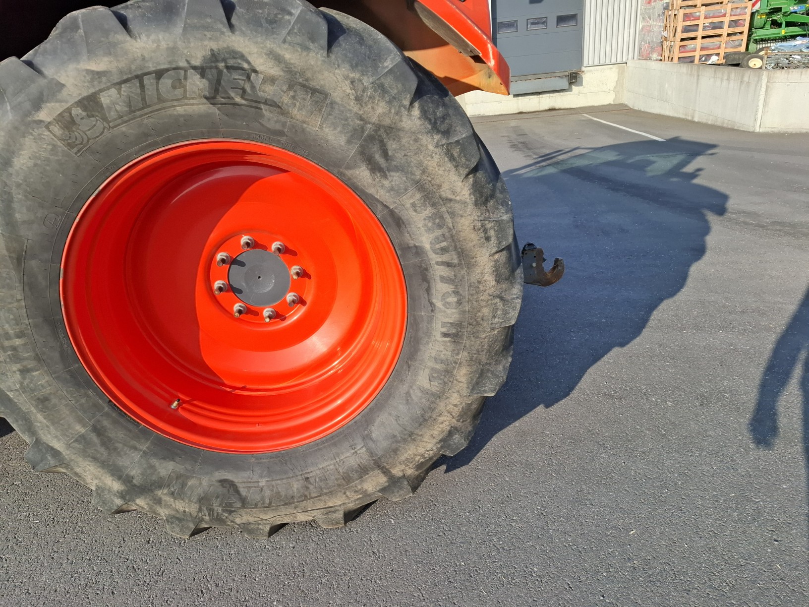 Kubota M 6121 – Image 7