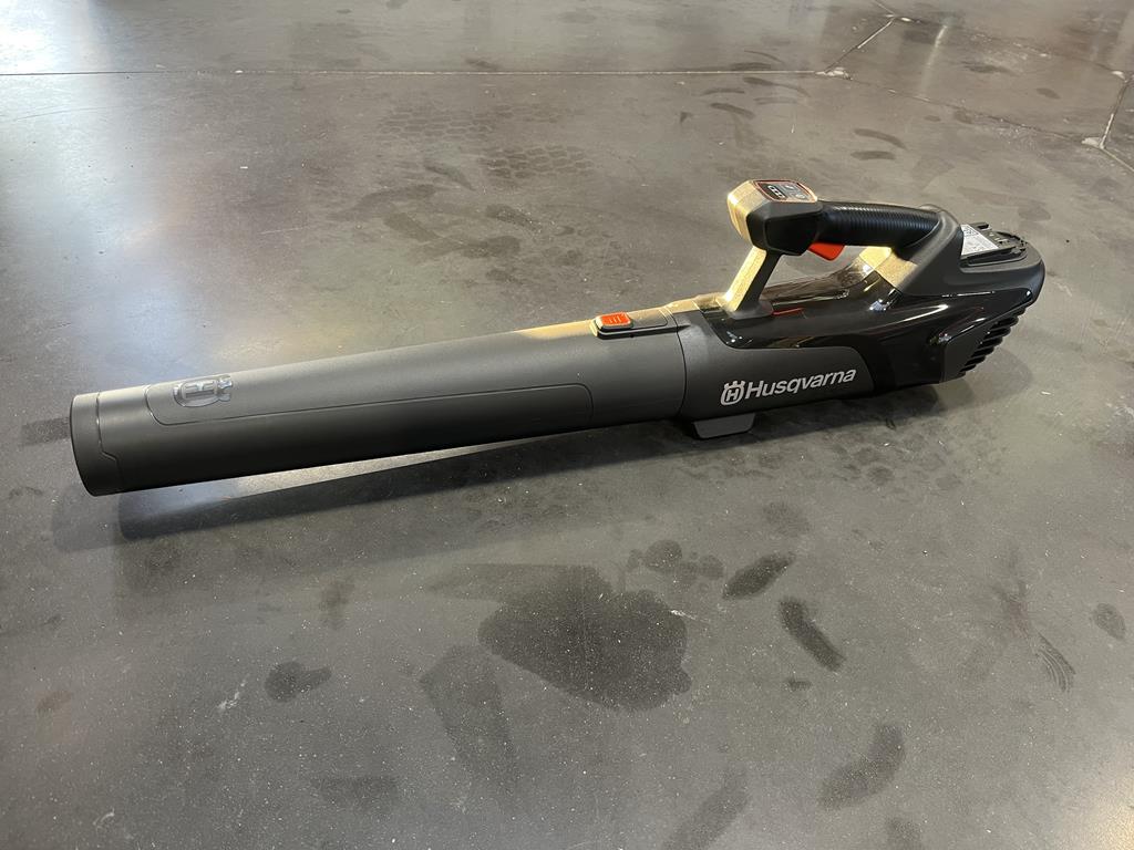 HUSQVARNA B8X-P4A