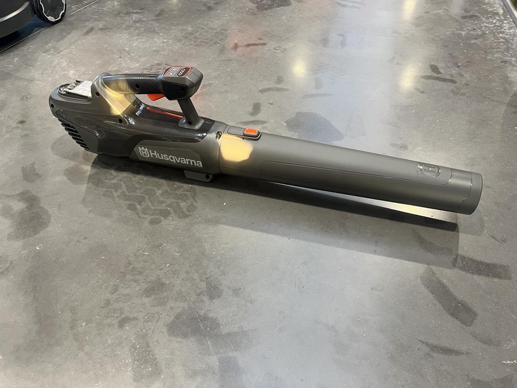 HUSQVARNA B8X-P4A – Image 2