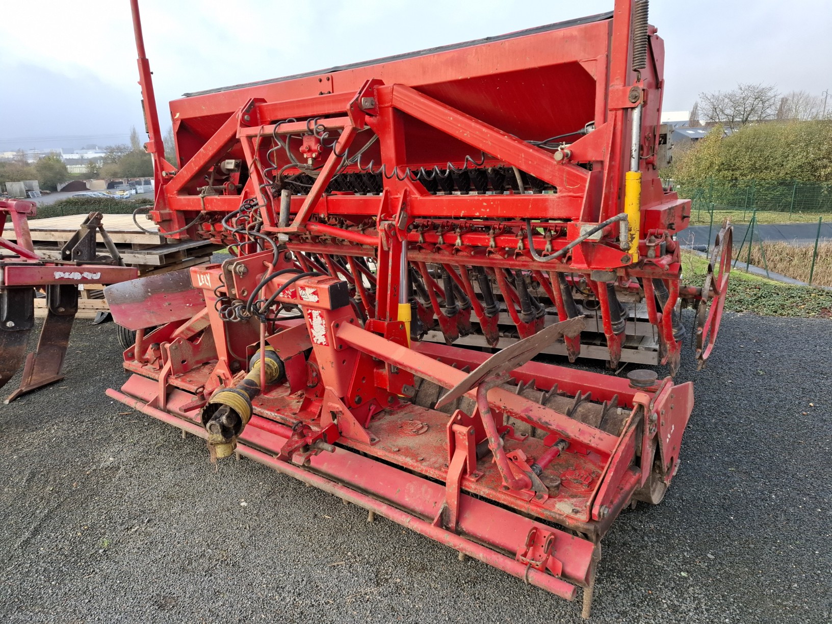 Lely combiné herse semoir