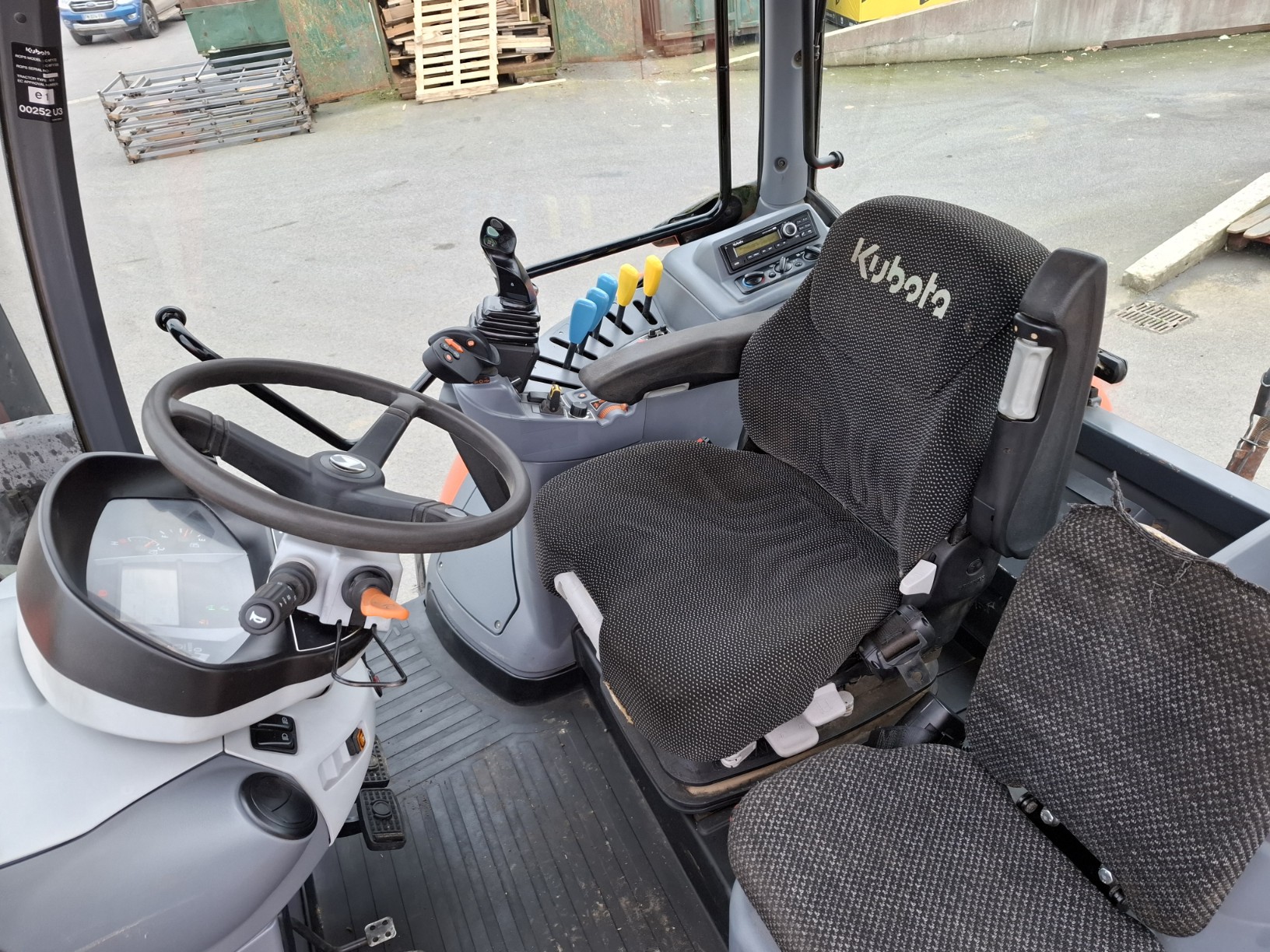 Kubota M 6121 – Image 4