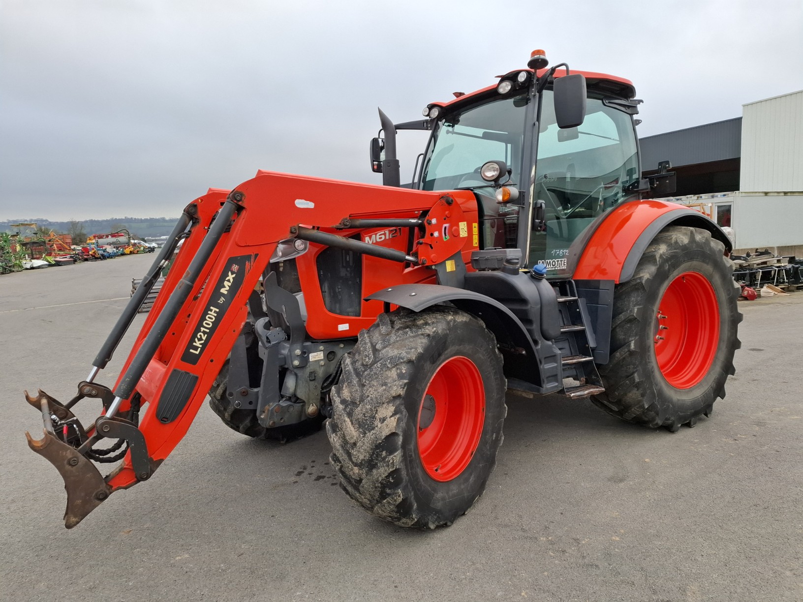 Kubota M 6121 – Image 3
