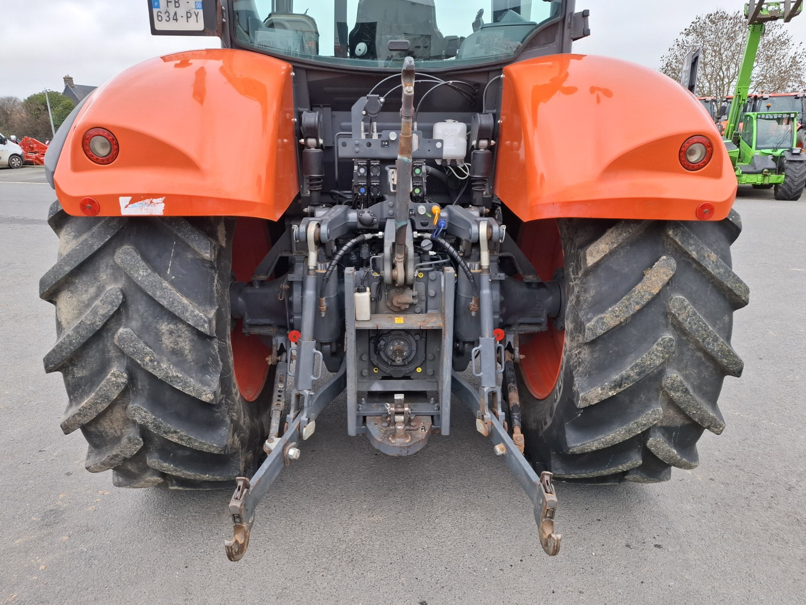 Kubota M 6121 – Image 2