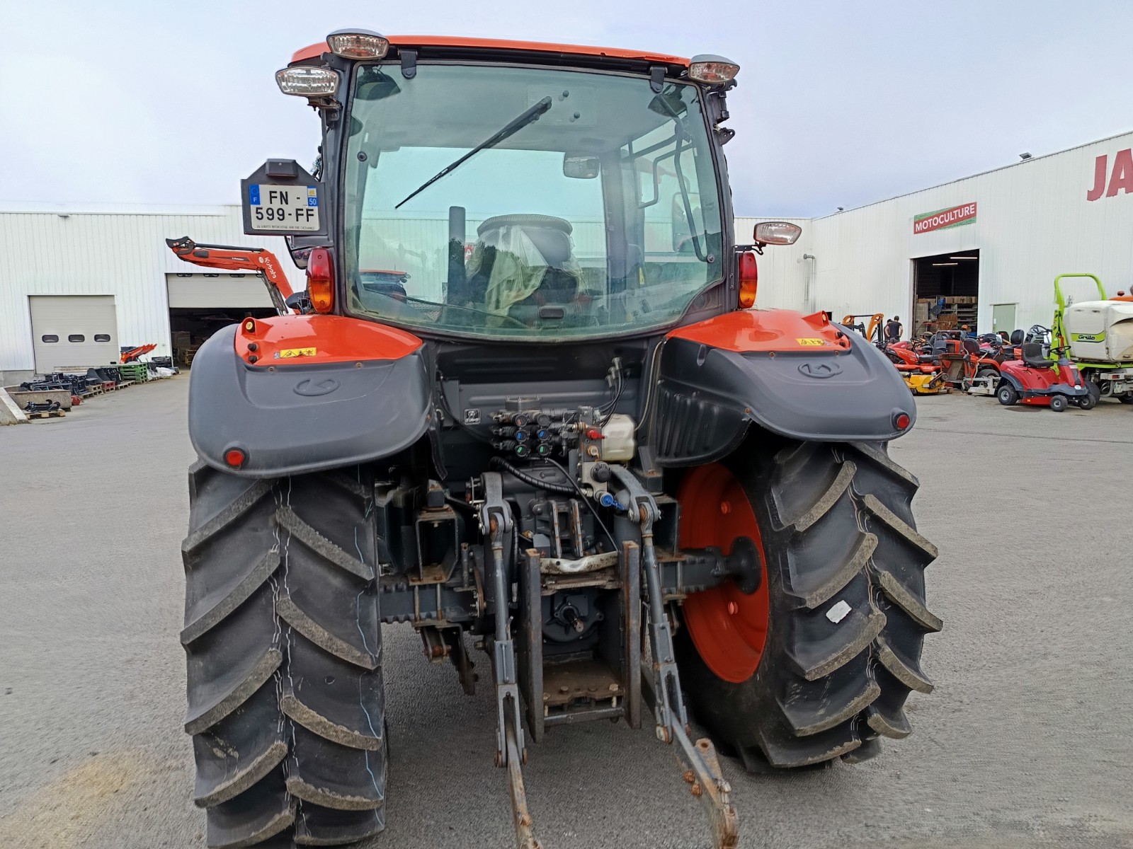 Kubota M 135 GXs – Image 4