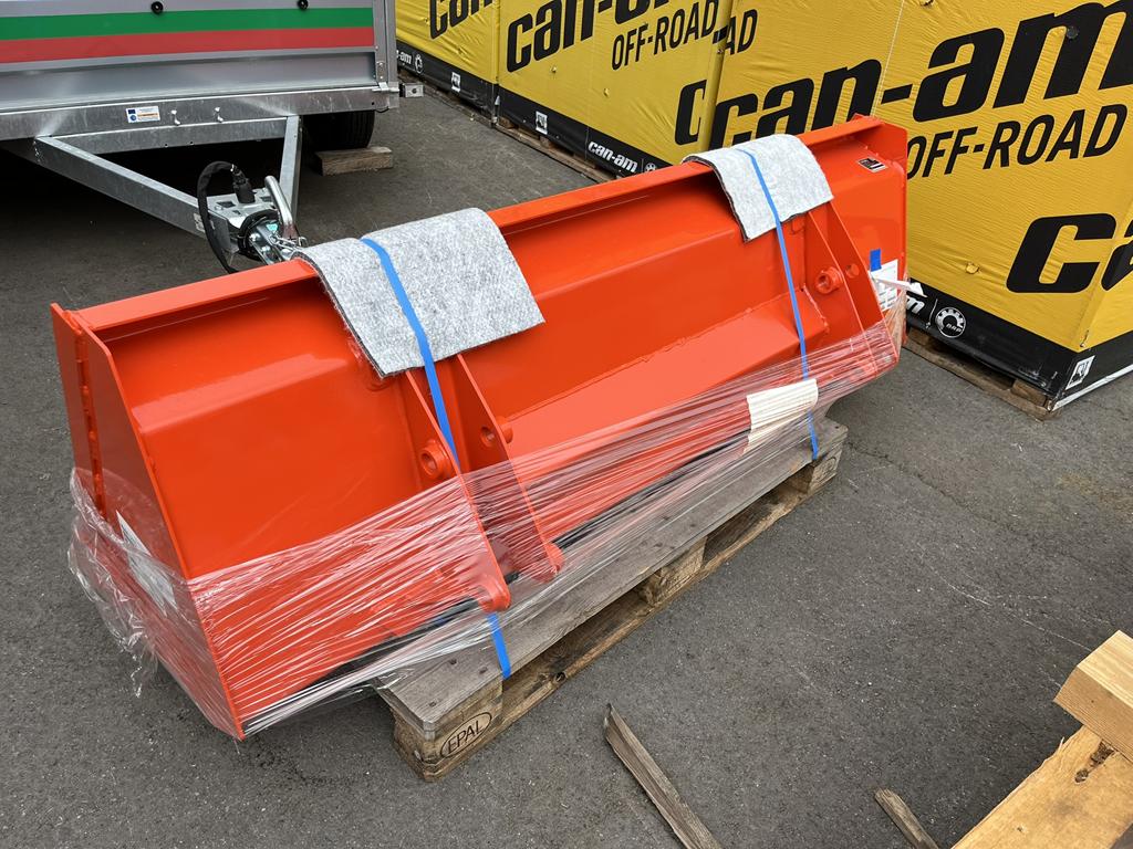 KUBOTA GODET A TERRE 72" – Image 2